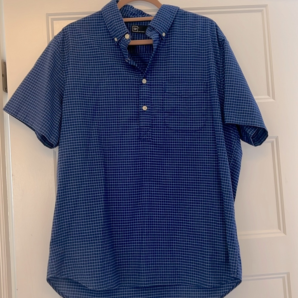 Men’s Large short sleeve plaid Blue Gap 4 button shirt